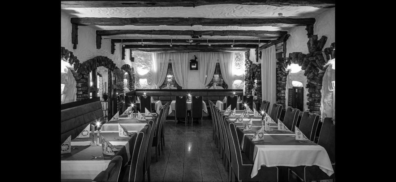 Hotel Restaurant Jaegerhof Kerpen  Exterior photo